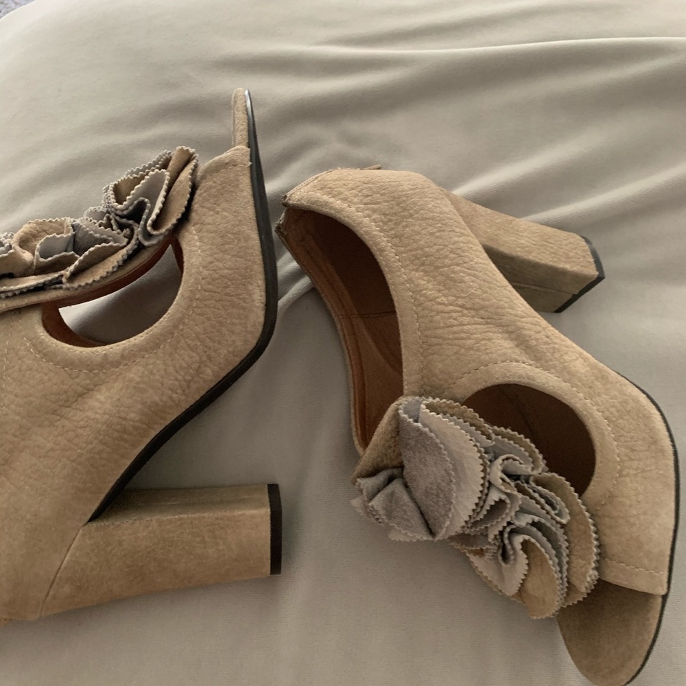 Heels - Picture 3 of 6